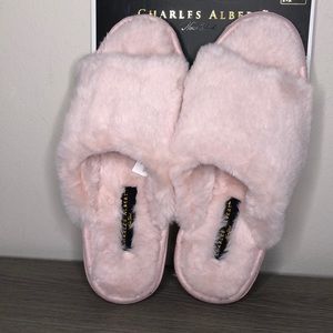 Charles Albert  Fluffy Faux Fur Slippers  M (7-8)